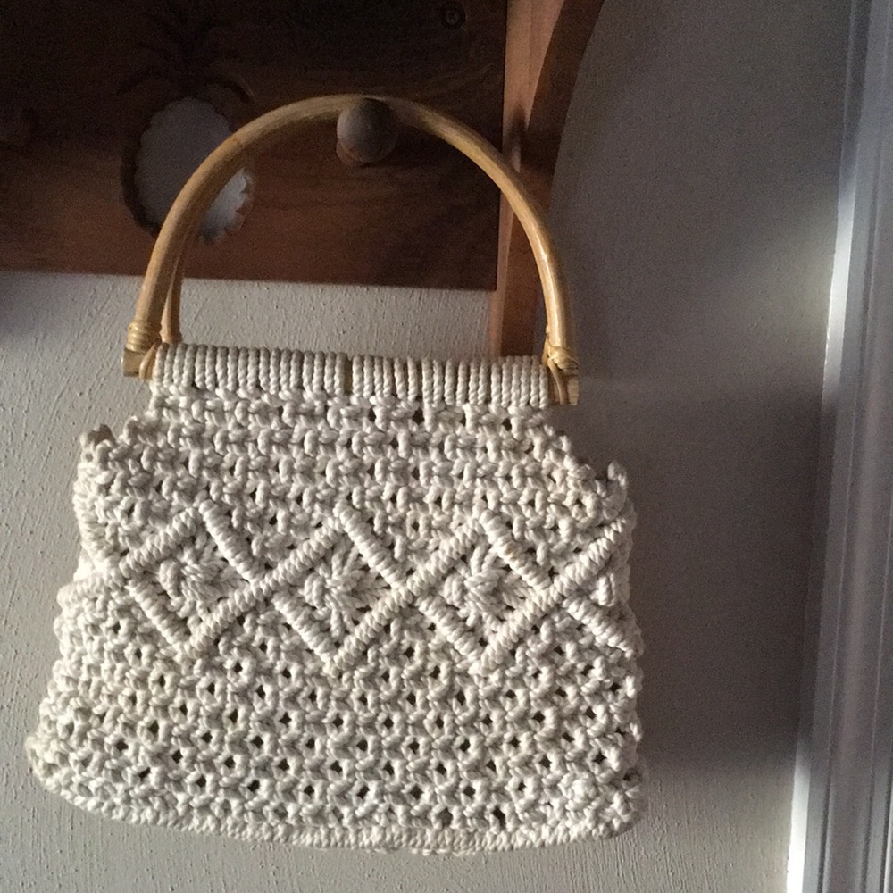Handcrafted heavyweight ecru colored vintage macrame handbag. Fully lined. - Picture 6 of 6